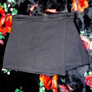 Black skirt short